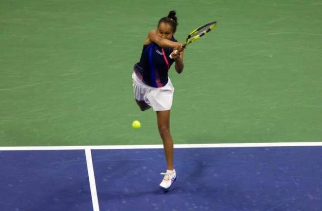 而是人与人 而是人与人